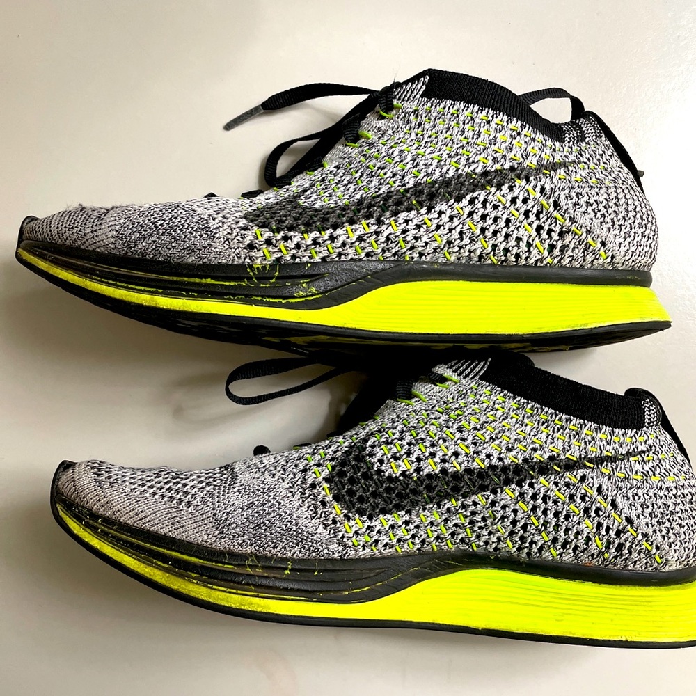 Nike flyknit  Racer Oreo Volt